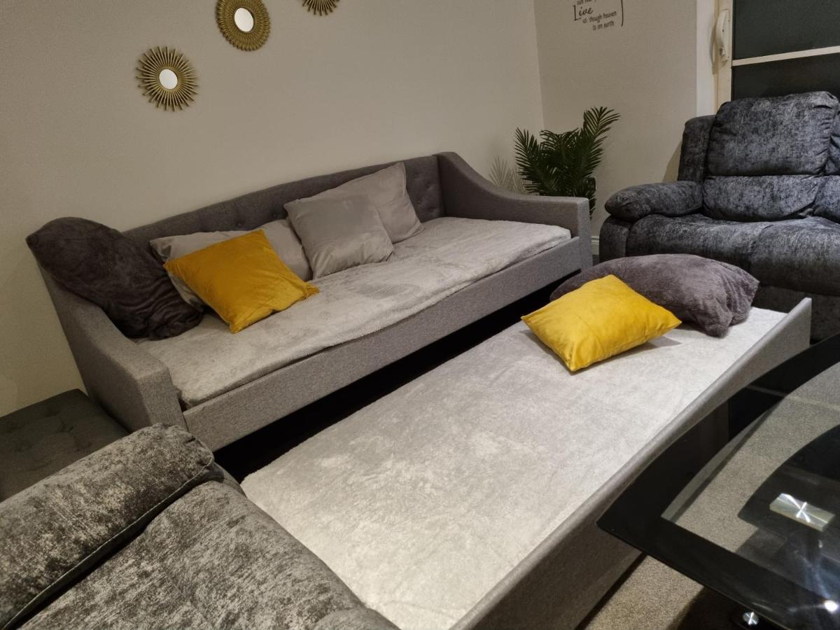 Deluxe Apartment Sleeps Up To 6 Leicester Exterior photo